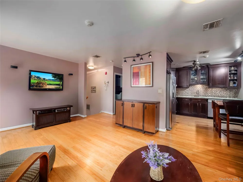 26 Klint Court Nanuet, NY 10954
