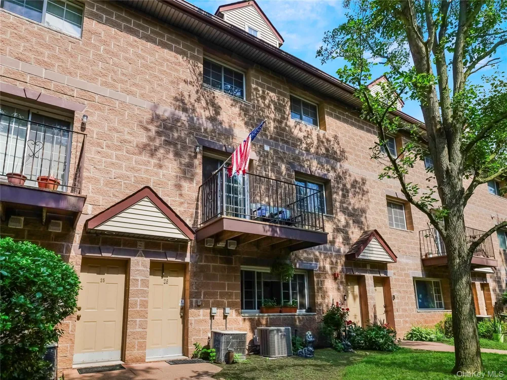 26 Klint Court Nanuet, NY 10954
