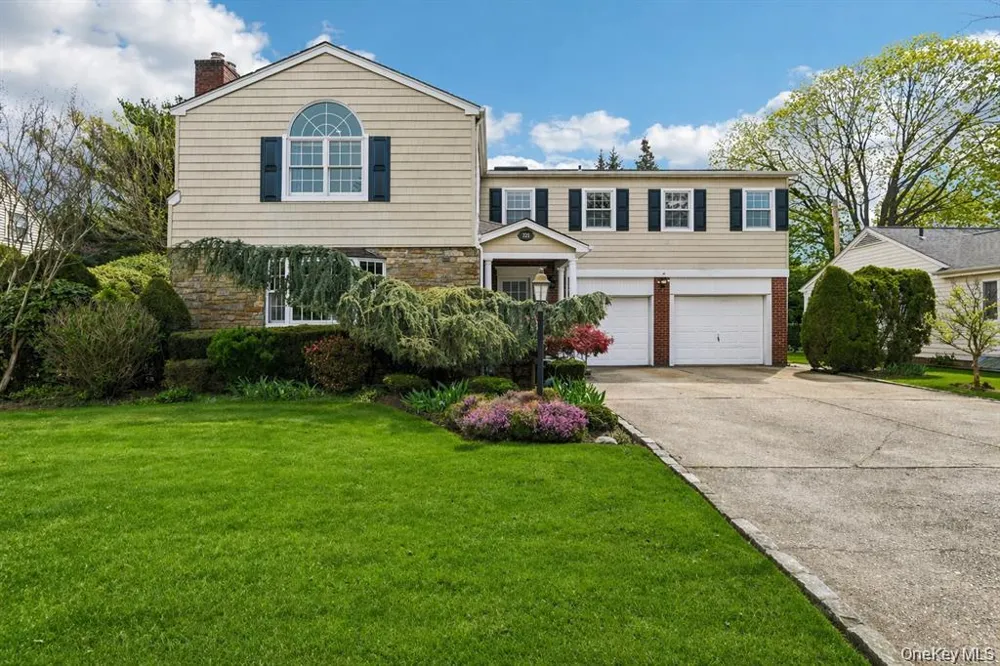 221 Kensington Road Garden City, NY 11530