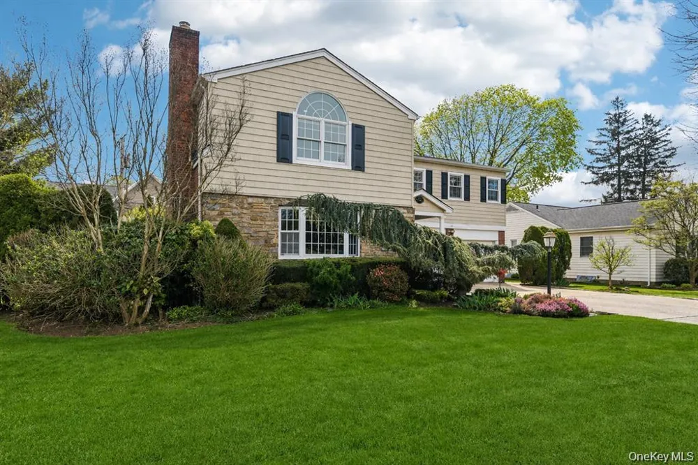 221 Kensington Road Garden City, NY 11530
