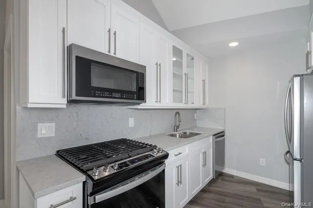 183 Wellwood Avenue #8 Lindenhurst, NY 11757