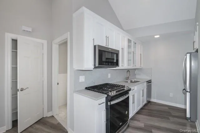 183 Wellwood Avenue #8 Lindenhurst, NY 11757
