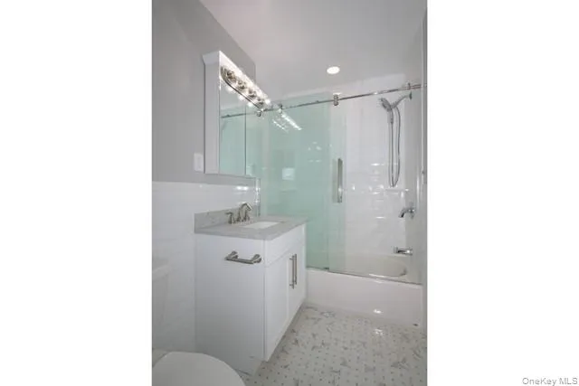 183 Wellwood Avenue #8 Lindenhurst, NY 11757