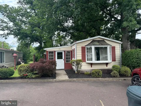 1027 PINE CIRCLE