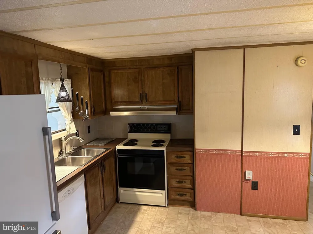 1027 PINE CIRCLE Telford, PA 18969