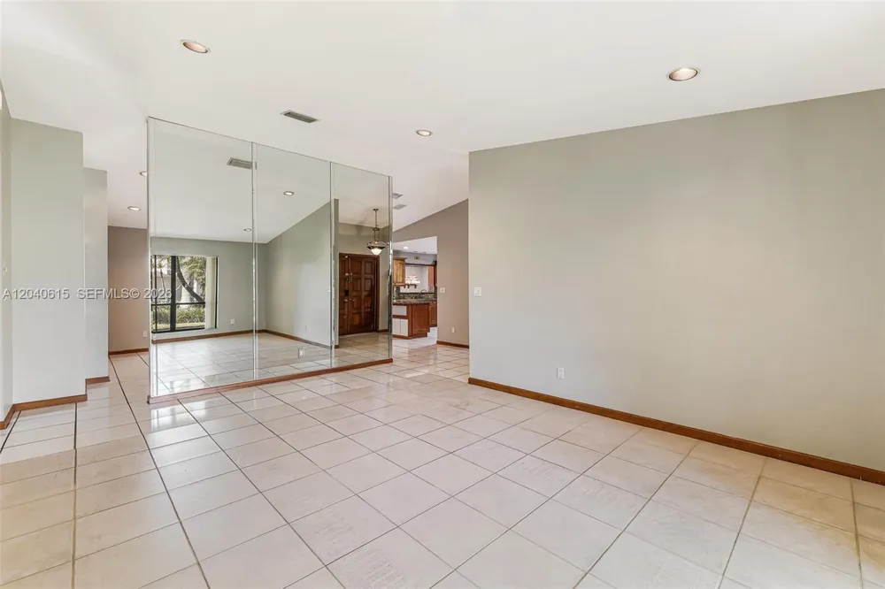 14941 SW 164th Ter Miami, FL 33187