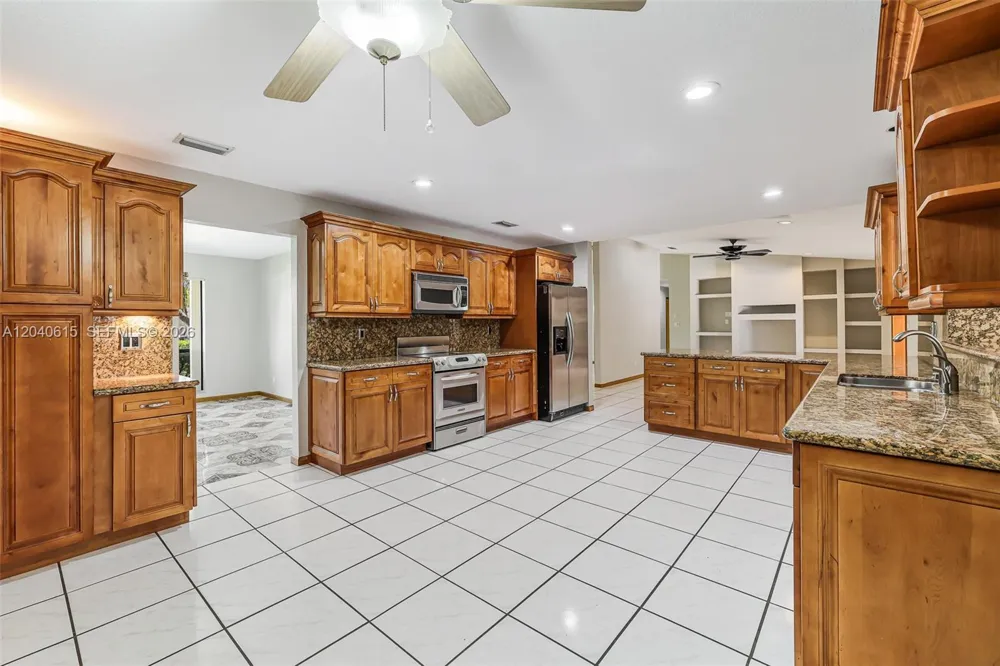 14941 SW 164th Ter Miami, FL 33187