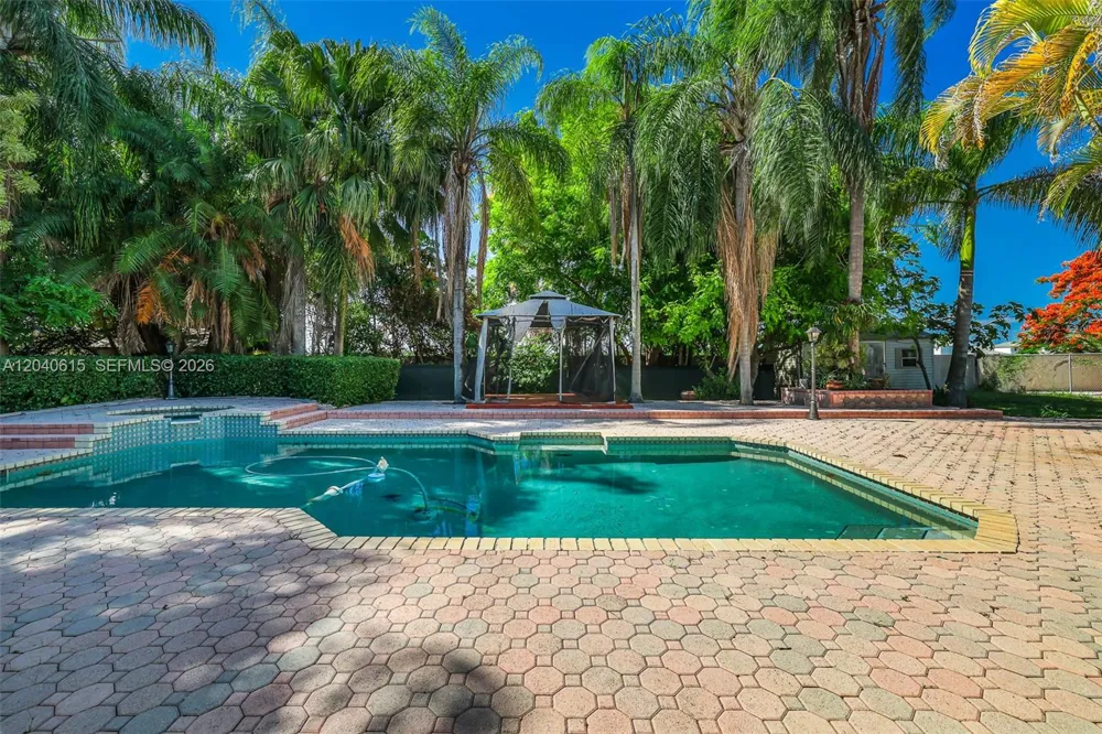 14941 SW 164th Ter Miami, FL 33187
