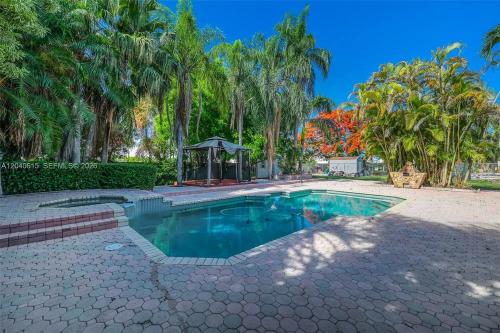 14941 SW 164th Ter Miami, FL 33187