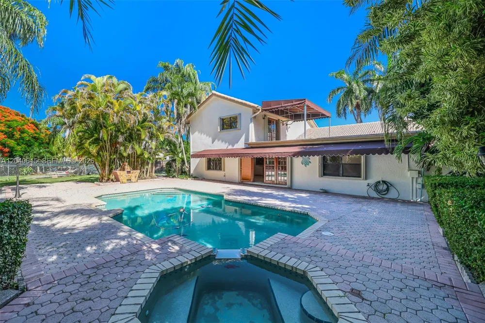 14941 SW 164th Ter Miami, FL 33187
