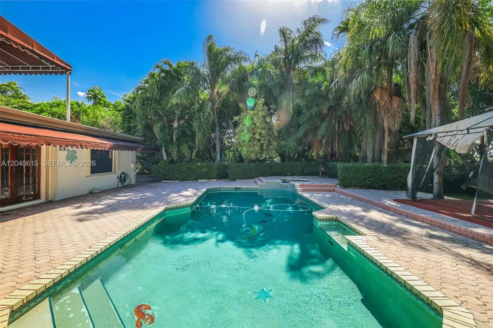 14941 SW 164th Ter Miami, FL 33187