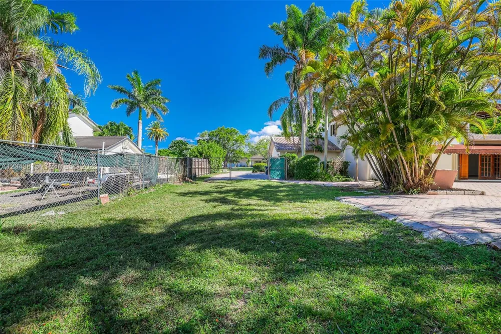 14941 SW 164th Ter Miami, FL 33187