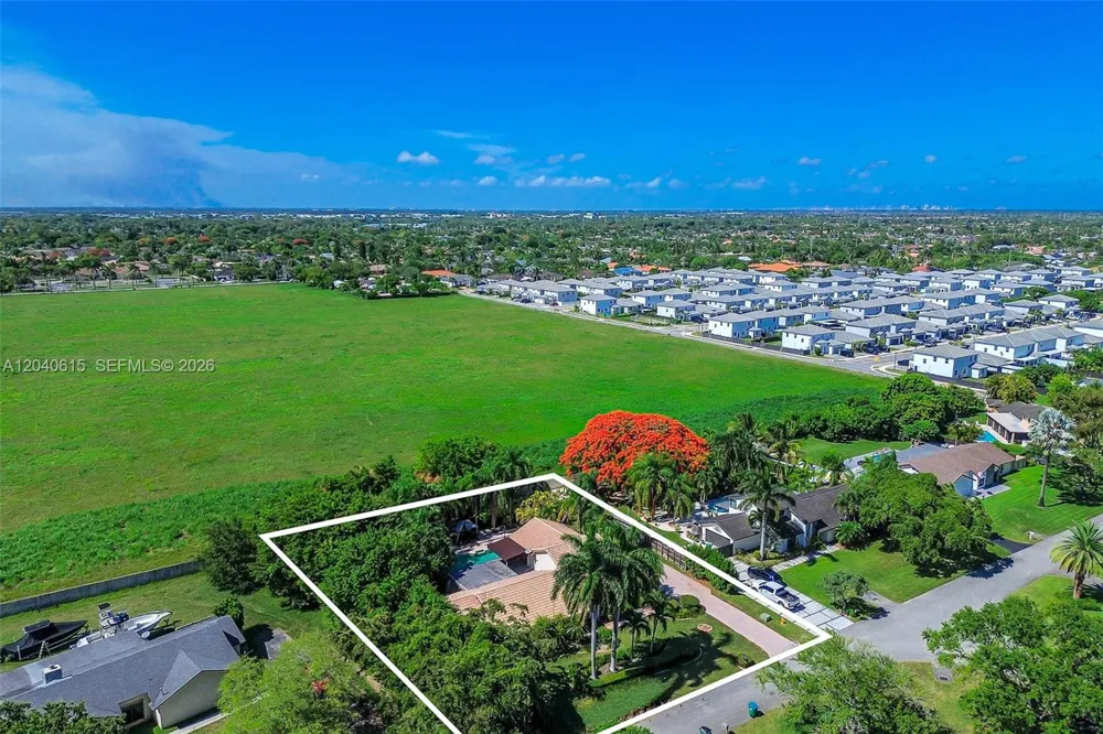 14941 SW 164th Ter Miami, FL 33187