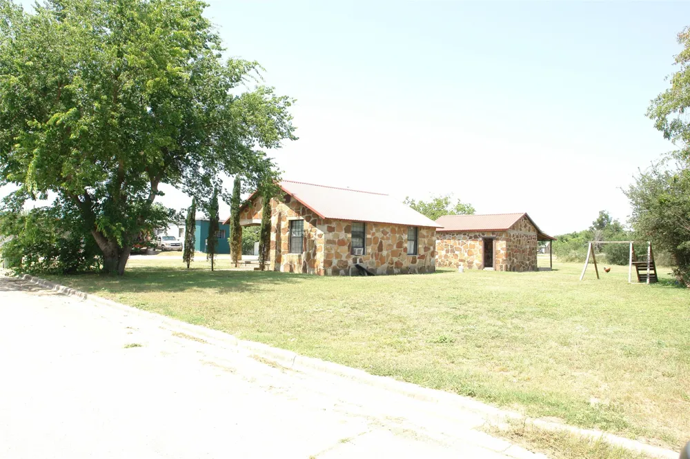 1006 S Bluffton San Saba, TX 76877