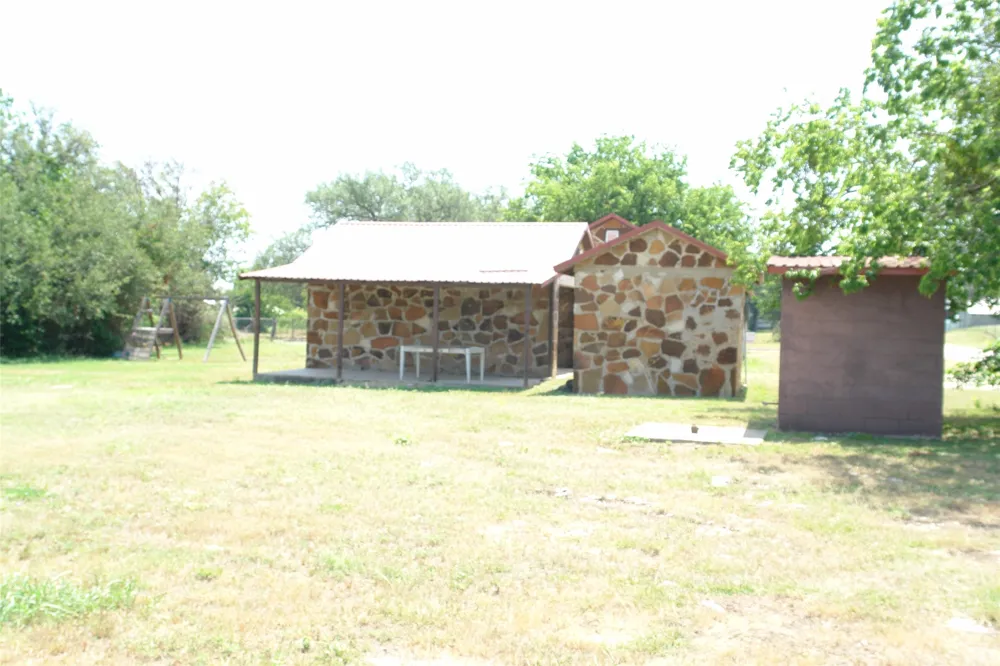1006 S Bluffton San Saba, TX 76877