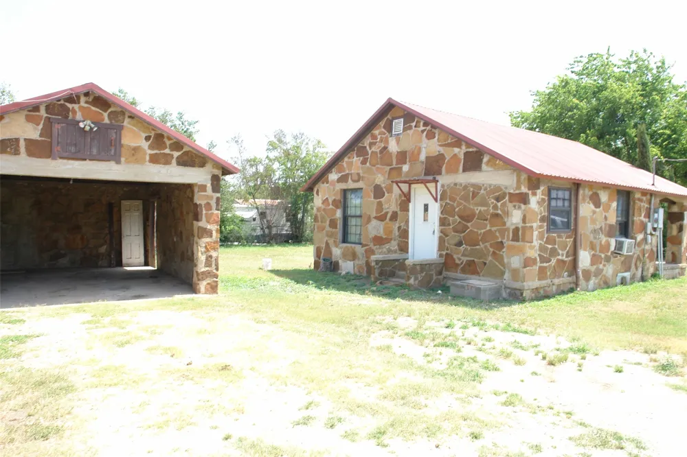 1006 S Bluffton San Saba, TX 76877