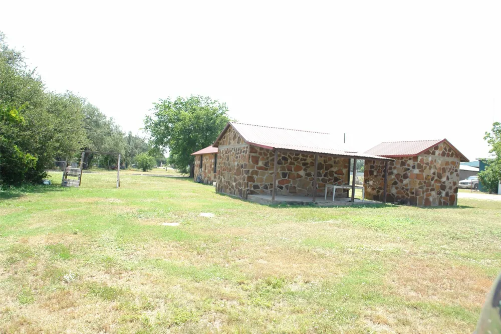 1006 S Bluffton San Saba, TX 76877