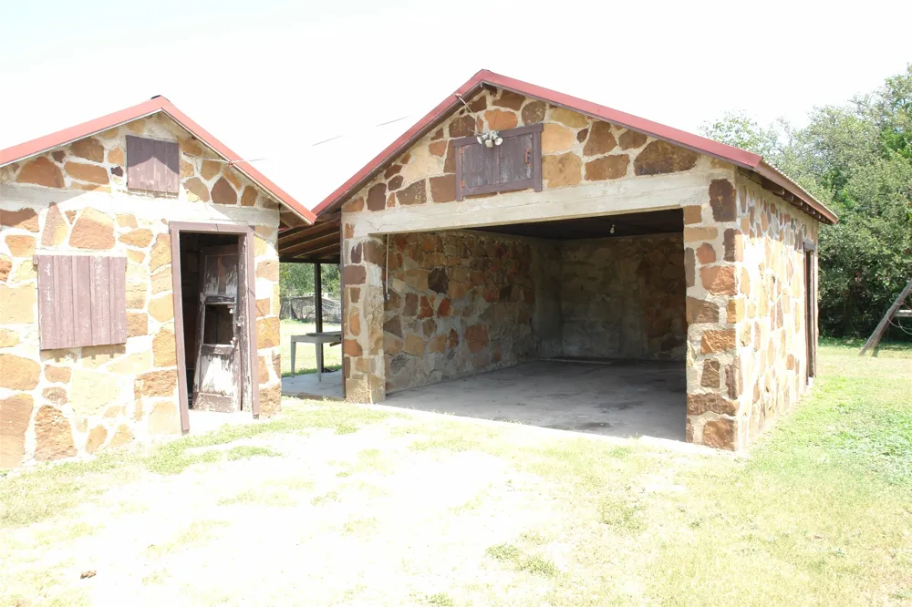 1006 S Bluffton San Saba, TX 76877