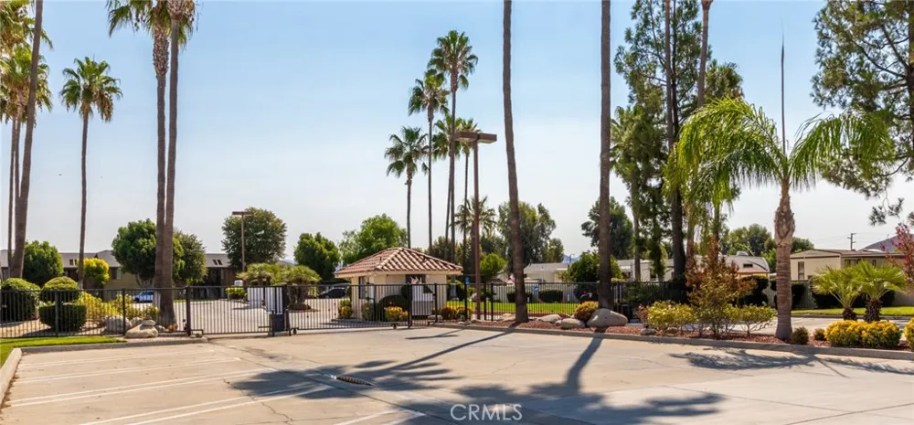 1295 S Cawston Avenue Hemet, CA 92545