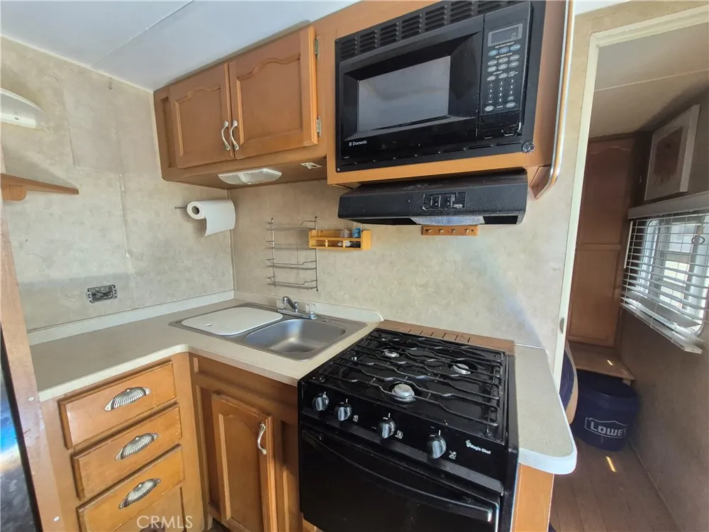 1295 S Cawston Avenue Hemet, CA 92545