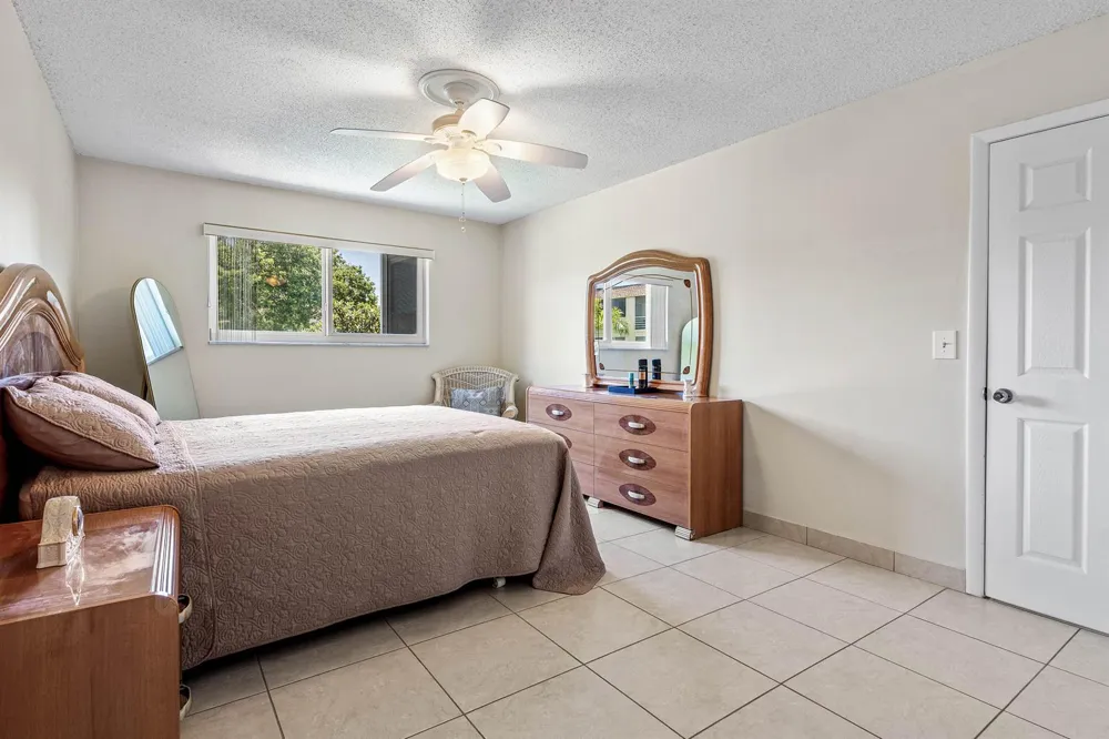 721 Lori Drive #208 Palm Springs, FL 33461
