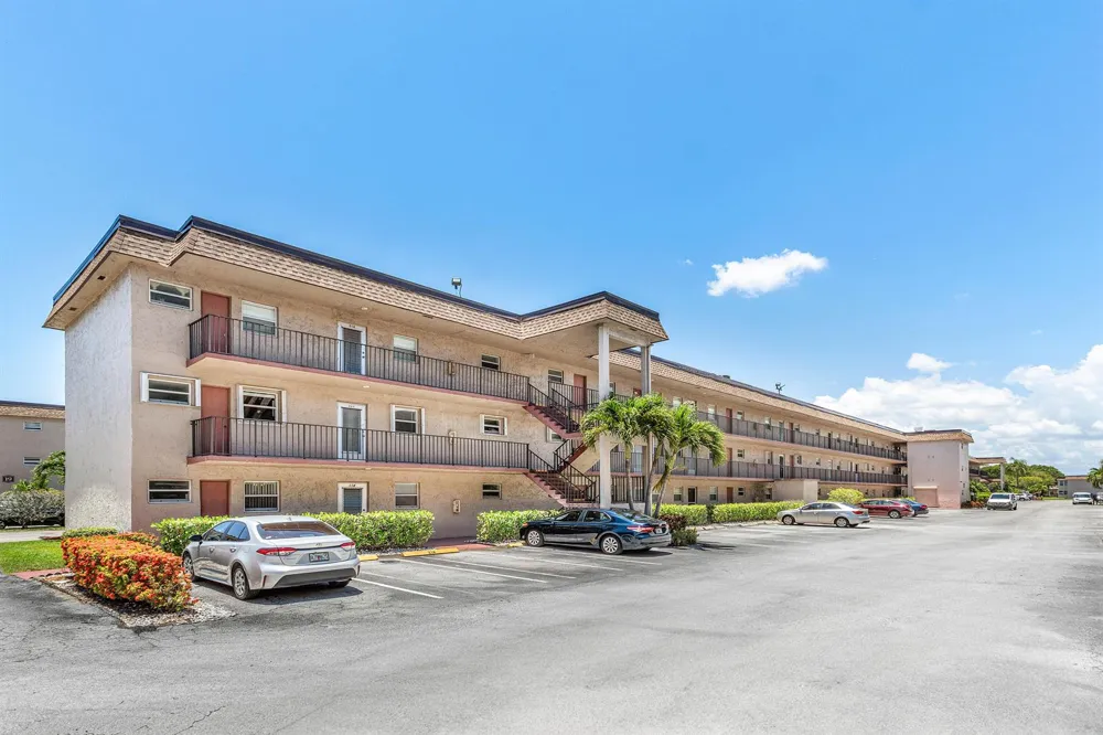 721 Lori Drive #208 Palm Springs, FL 33461