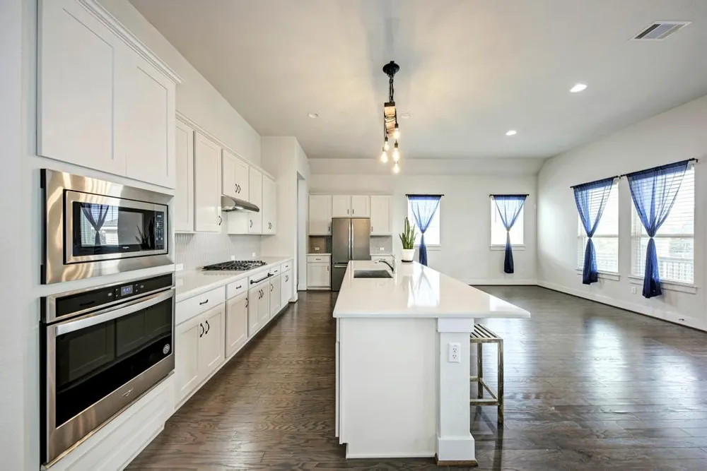 1104 Almeria Bend Leander, TX 78641