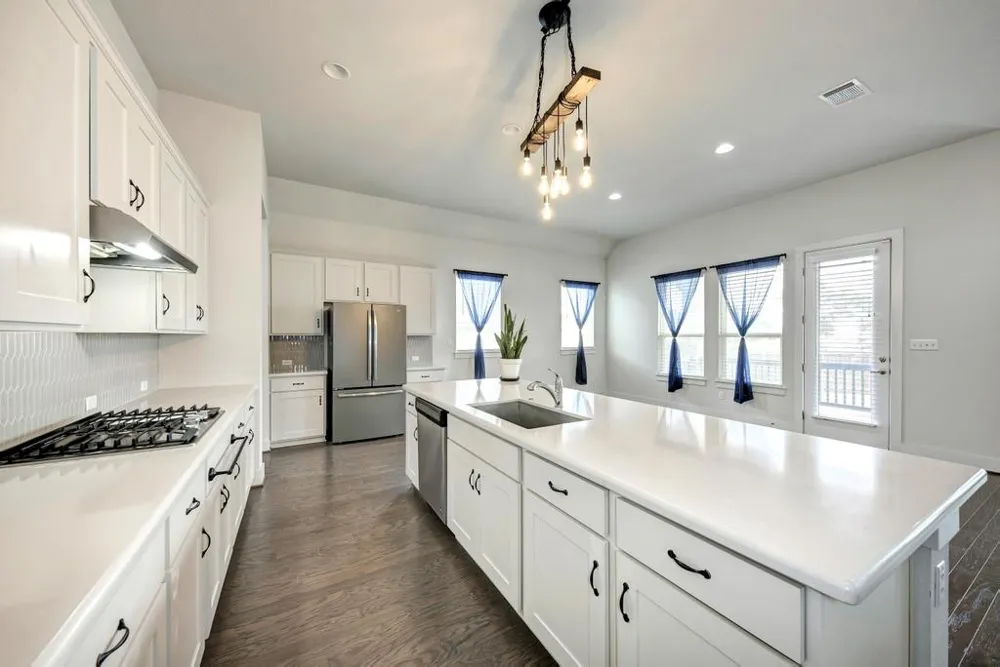 1104 Almeria Bend Leander, TX 78641