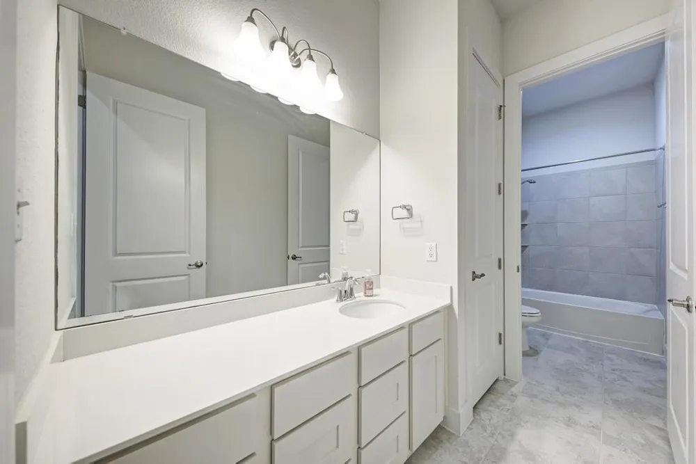 1104 Almeria Bend Leander, TX 78641
