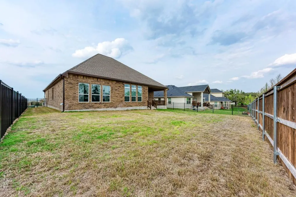 1104 Almeria Bend Leander, TX 78641