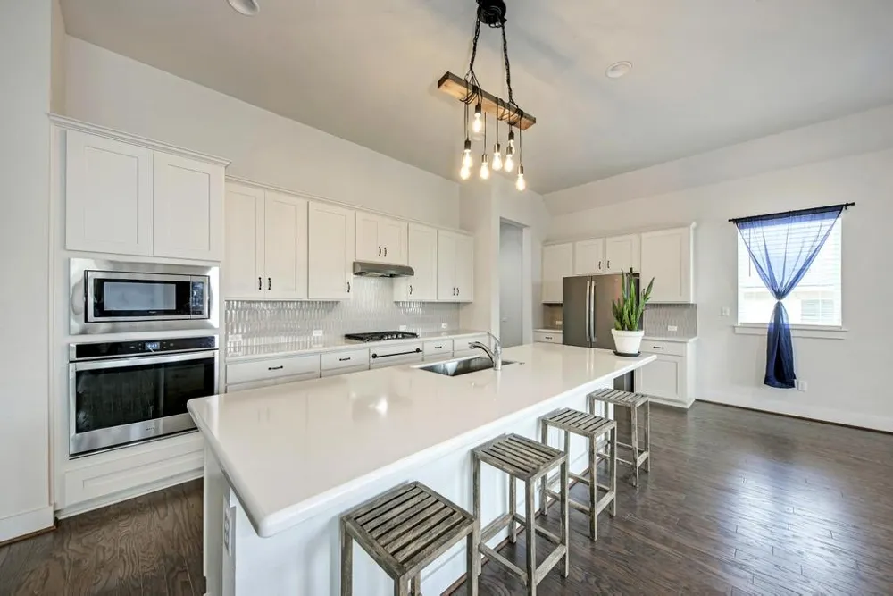 1104 Almeria Bend Leander, TX 78641