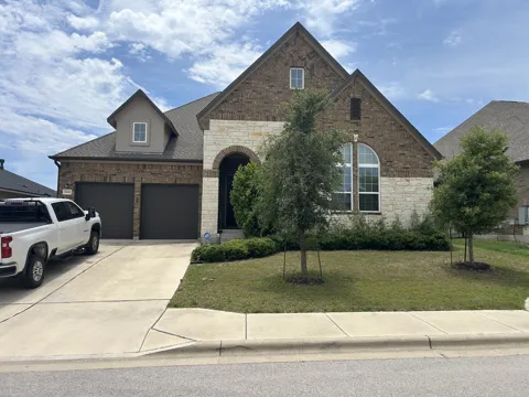 1104 Almeria Bend