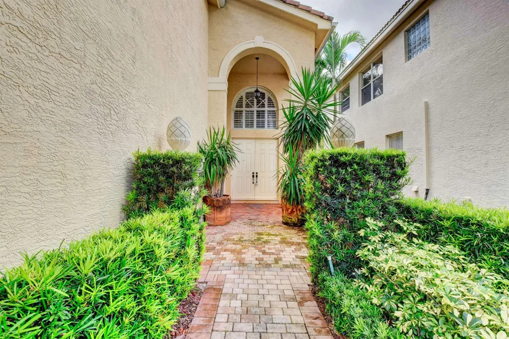 8957 Sandy Crest Lane Boynton Beach, FL 33473