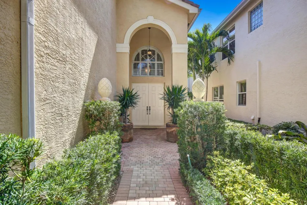 8957 Sandy Crest Lane Boynton Beach, FL 33473