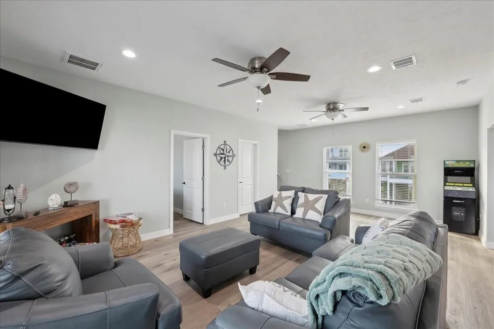1326 Emerald Drive Crystal Beach, TX 77650