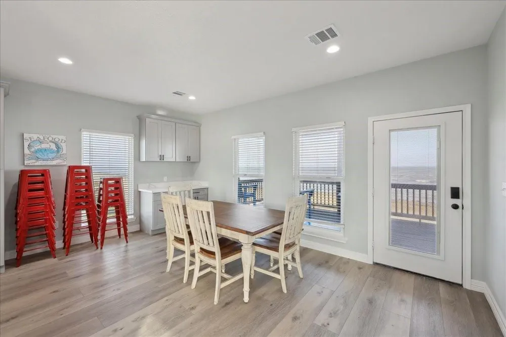 1326 Emerald Drive Crystal Beach, TX 77650