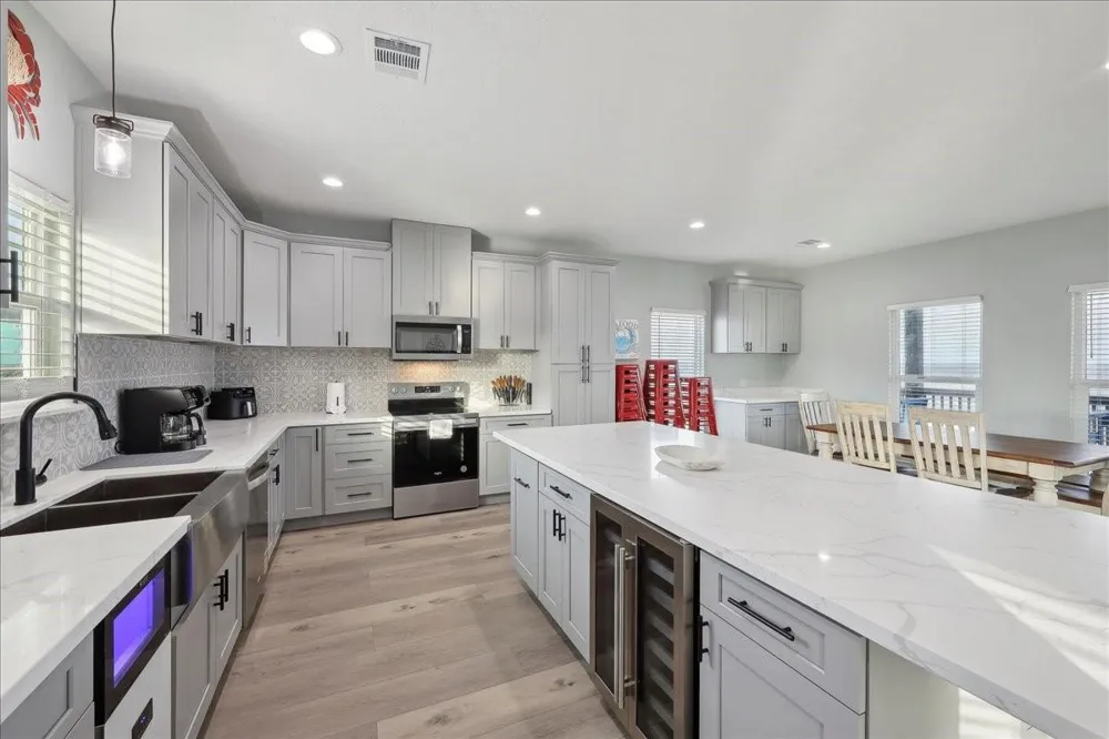 1326 Emerald Drive Crystal Beach, TX 77650