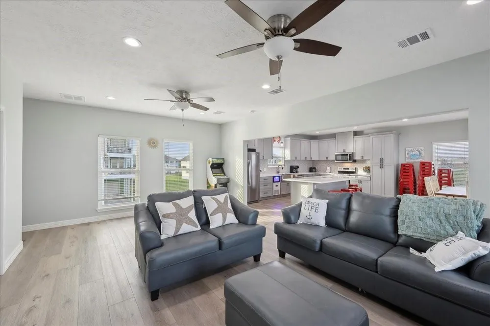 1326 Emerald Drive Crystal Beach, TX 77650