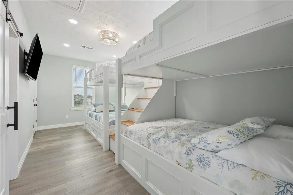 1326 Emerald Drive Crystal Beach, TX 77650