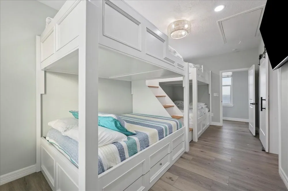 1326 Emerald Drive Crystal Beach, TX 77650