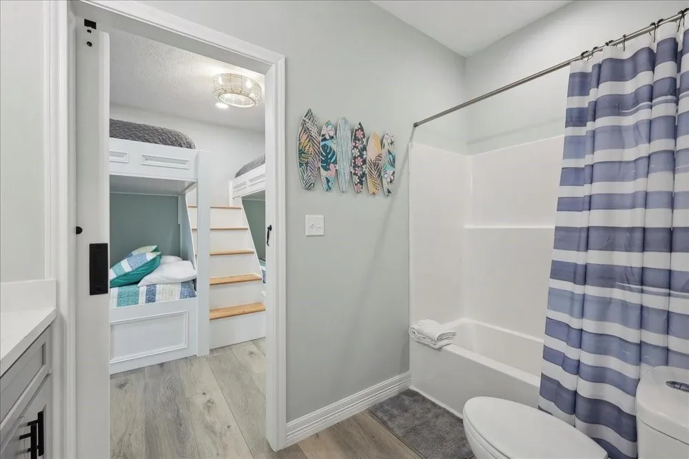 1326 Emerald Drive Crystal Beach, TX 77650