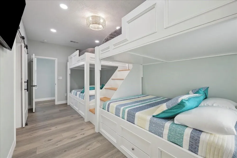 1326 Emerald Drive Crystal Beach, TX 77650