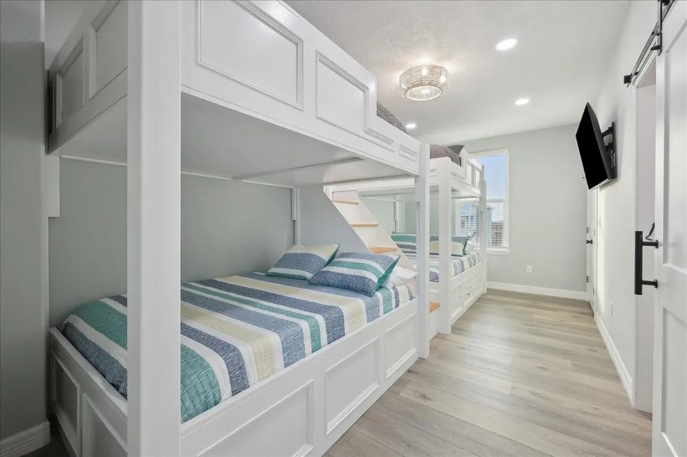 1326 Emerald Drive Crystal Beach, TX 77650