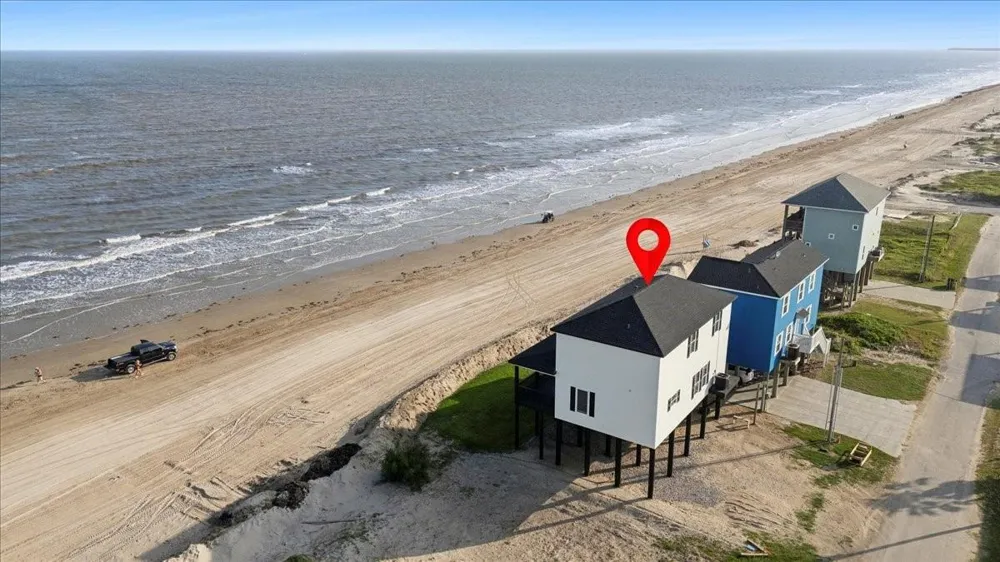 1326 Emerald Drive Crystal Beach, TX 77650