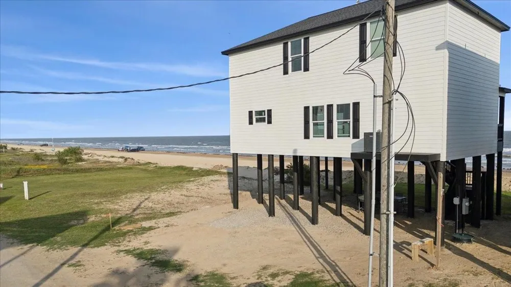 1326 Emerald Drive Crystal Beach, TX 77650