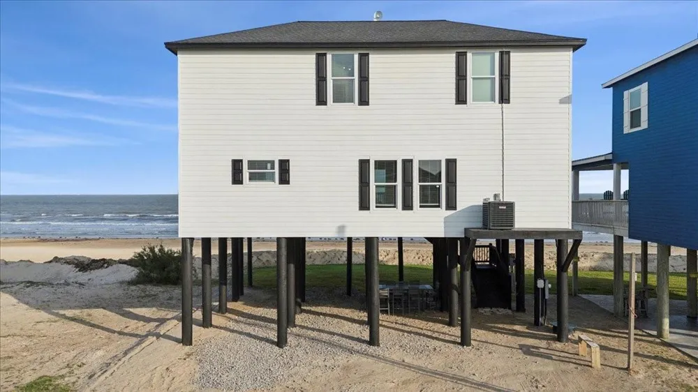 1326 Emerald Drive Crystal Beach, TX 77650