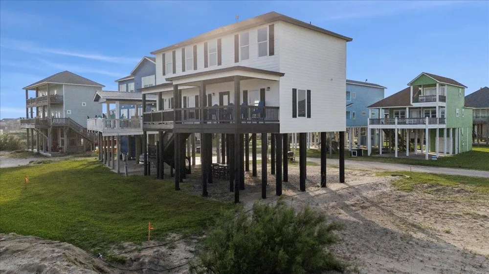 1326 Emerald Drive Crystal Beach, TX 77650