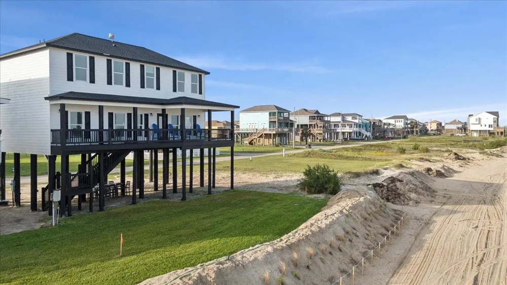 1326 Emerald Drive Crystal Beach, TX 77650