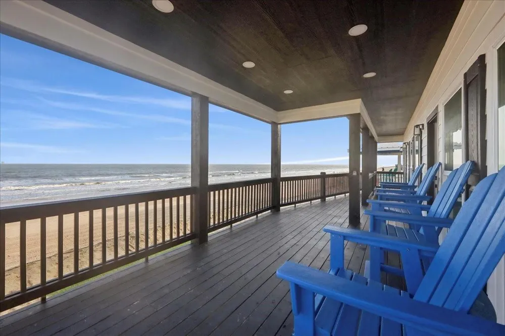 1326 Emerald Drive Crystal Beach, TX 77650