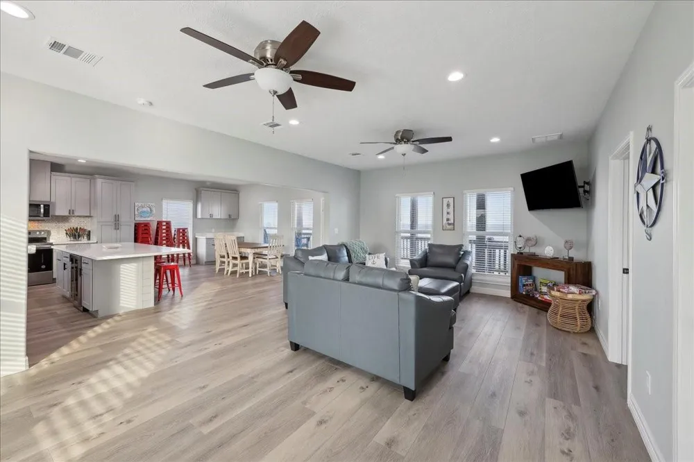 1326 Emerald Drive Crystal Beach, TX 77650